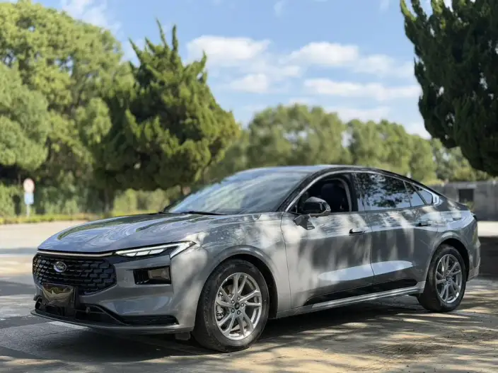 Ford Mondeo 2023 Model EcoBoost 245 Luxury Model – фото 1