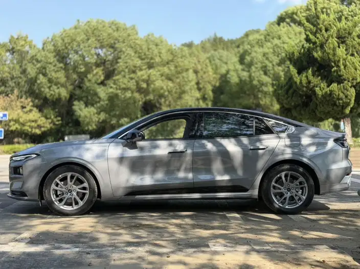 Ford Mondeo 2023 Model EcoBoost 245 Luxury Model – фото 4