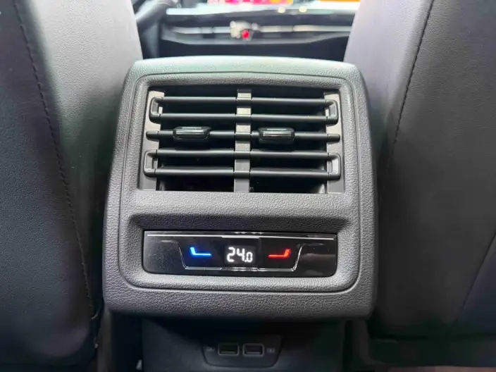 Volkswagen Golf 2021 Model 280TSI DSG R-Line – фото 9