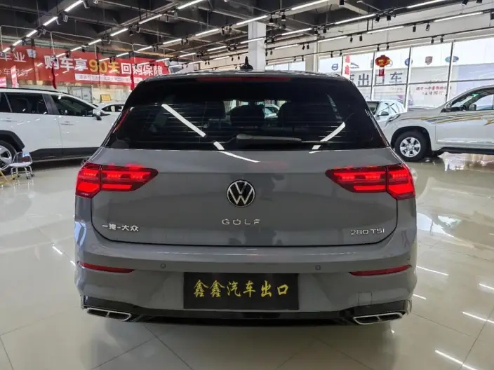 Volkswagen Golf 2023 Model 280TSI DSG R-Line Lite – фото 4