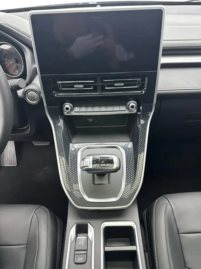 Haval M6 2023 Model PLUS 1.5T DCT Luxury Smart Connect Model – фото 9