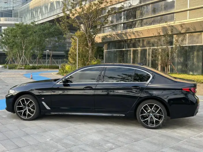 BMW 5 Series 2022 Model 530Li Exclusive Model M Sports Set – фото 4
