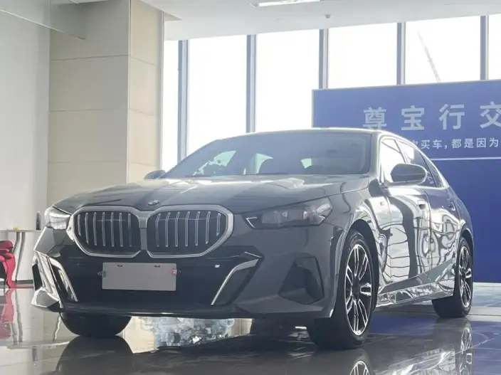 BMW 5 Series 2024 Model 525Li M Sports Set – фото 1