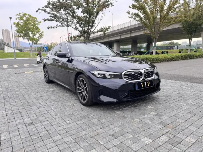 BMW 3 Series 2025 Model 325i M Sports Set – фото 3