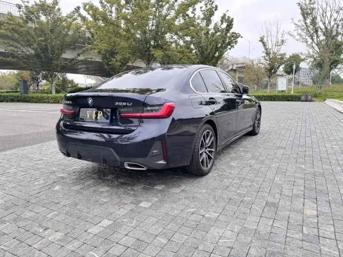 BMW 3 Series 2025 Model 325i M Sports Set – фото 7