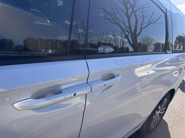 Buick GL8 2023 ES Land Premium 2.0T Comfort – фото 9
