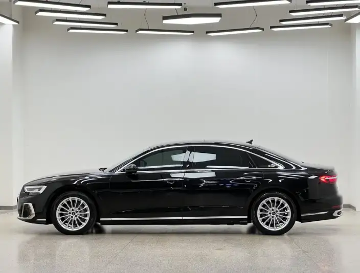 Audi A8 2023 Model A8L 45 TFSI quattro Luxury Model – фото 3
