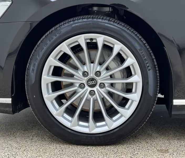 Audi A8 2023 Model A8L 45 TFSI quattro Luxury Model – фото 7