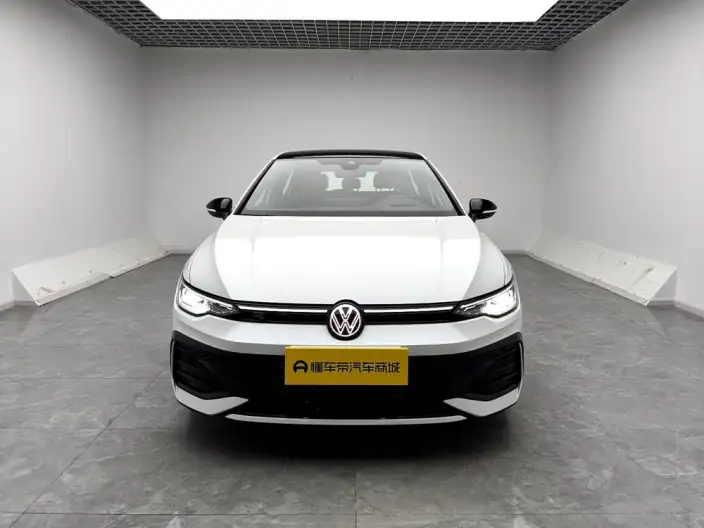 Volkswagen Golf 2025 Model 300TSI R-Line – фото 2