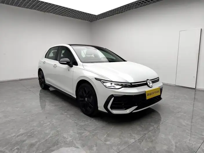 Volkswagen Golf 2025 Model 300TSI R-Line – фото 3