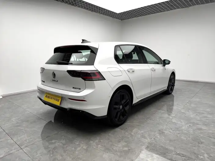 Volkswagen Golf 2025 Model 300TSI R-Line – фото 7