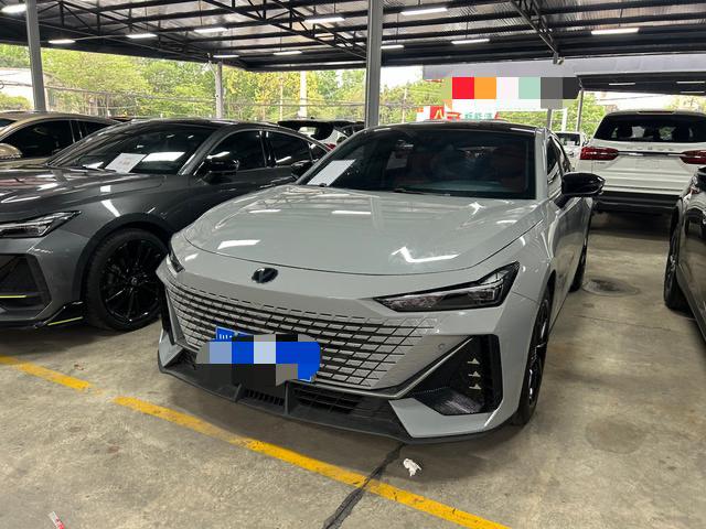 Changan UNI-V 2022 1.5T Smart Navigator