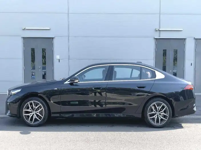 BMW i5 2025 Model eDrive35L M Sports Set – фото 3