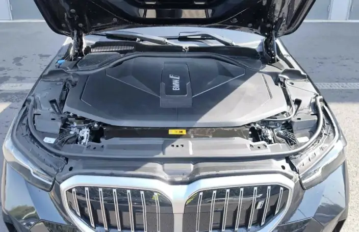 BMW i5 2025 Model eDrive35L M Sports Set – фото 6