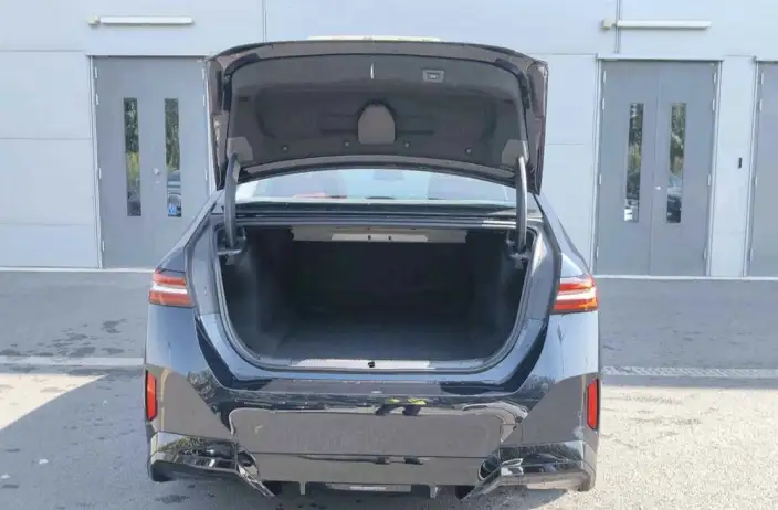 BMW i5 2025 Model eDrive35L M Sports Set – фото 8
