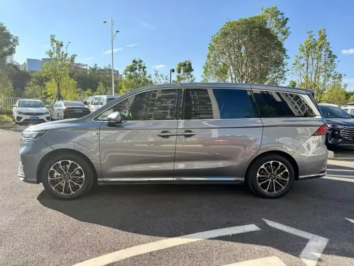 Roewe iMAX8 2023 Model 400TGI Comfort Edition