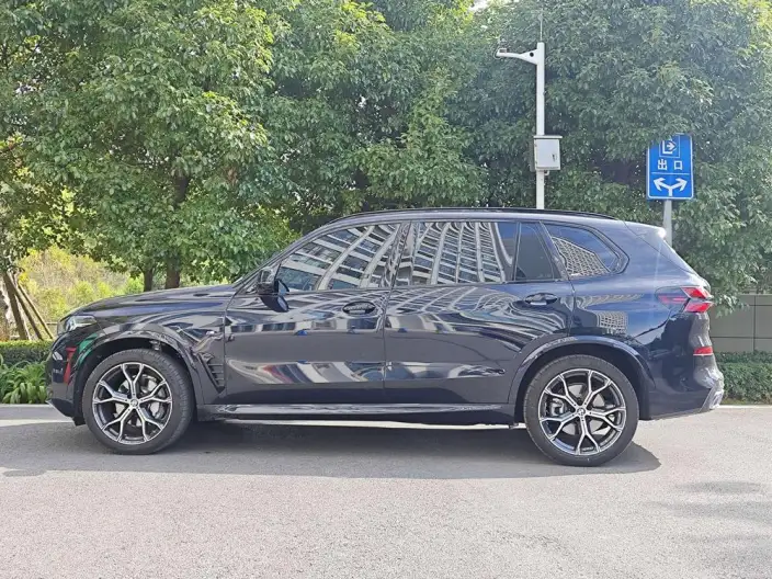 BMW X5 2025 Model xDrive30Li Exclusive Model M Sports Night Set – фото 3
