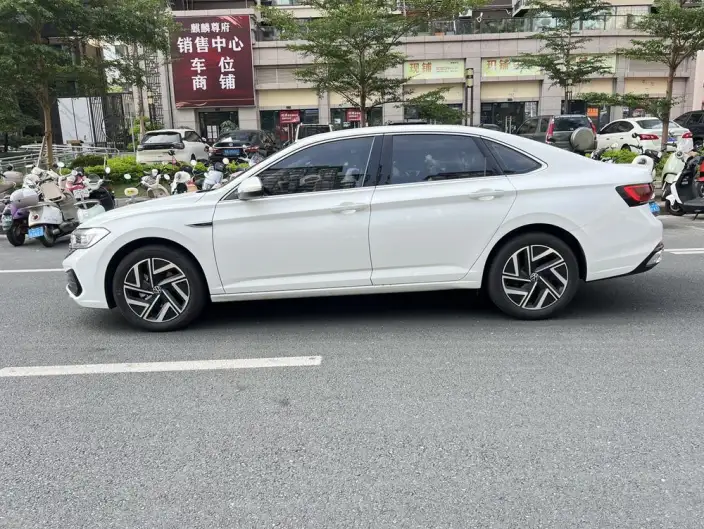 Volkswagen Sagitar 2025 Model 300TSI DSG Flying Version – фото 4