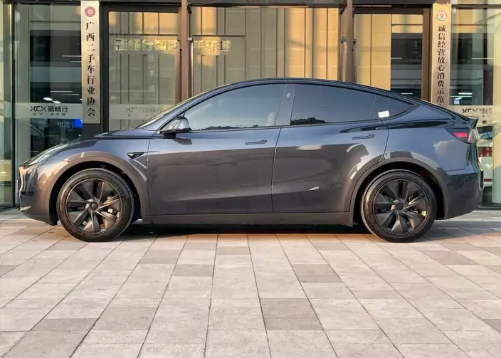 Model Y 2024 Model Rear-wheel drive version – фото 3