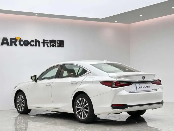 Lexus ES 2022 Model 300h Superior Edition – фото 5