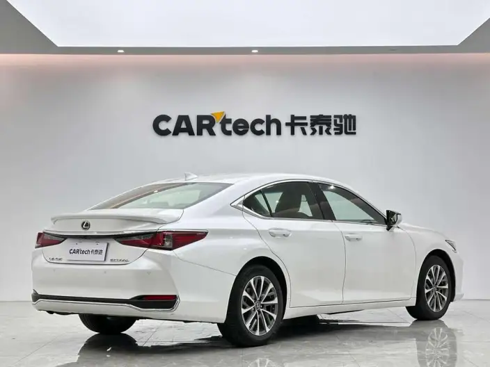 Lexus ES 2022 Model 300h Superior Edition – фото 7