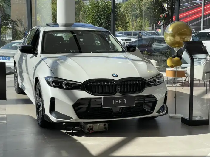 BMW 3 Series 2026 Model 330Li M Sports Night Set – фото 3
