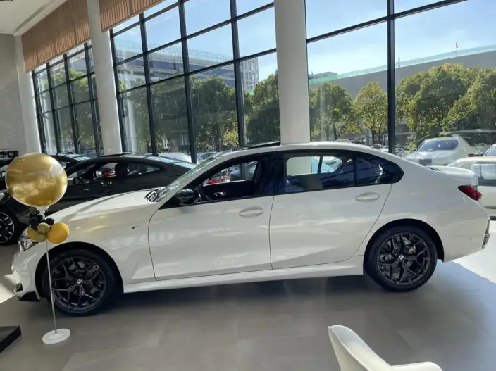 BMW 3 Series 2026 Model 330Li M Sports Night Set – фото 4