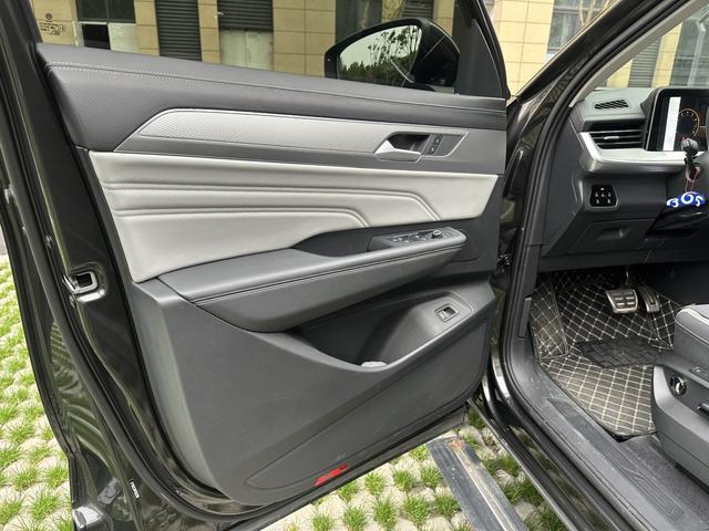 Range Rover 2023 380TSI 4WD R-Line Parade Edition – фото 17
