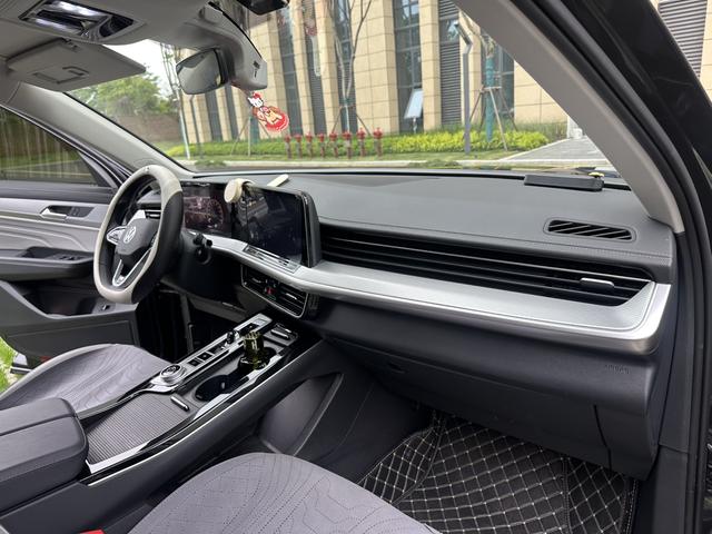 Range Rover 2023 380TSI 4WD R-Line Parade Edition – фото 23