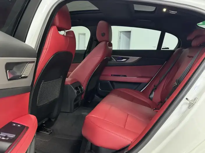 Jaguar XE L 2024 Model 2.0T 250PS R-DYNAMIC S Enterprising Sports Edition – фото 9