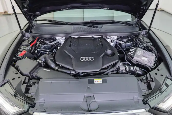 Audi A6L 2022 Model 55 TFSI quattro Flagship Dynamic Model – фото 6