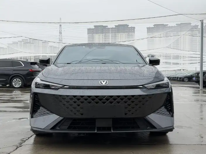 Changan UNI-V 2024 Model 1.5T Noble Model – фото 2
