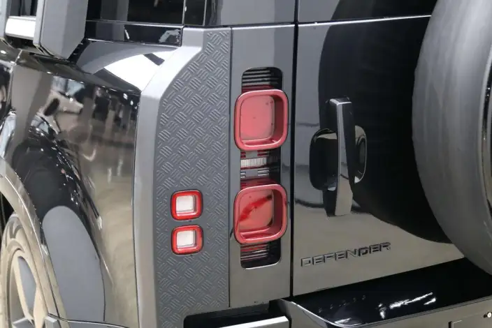 Land Rover Defender 2024 Model 110 3.0T P400 X-Dynamic HSE – фото 9