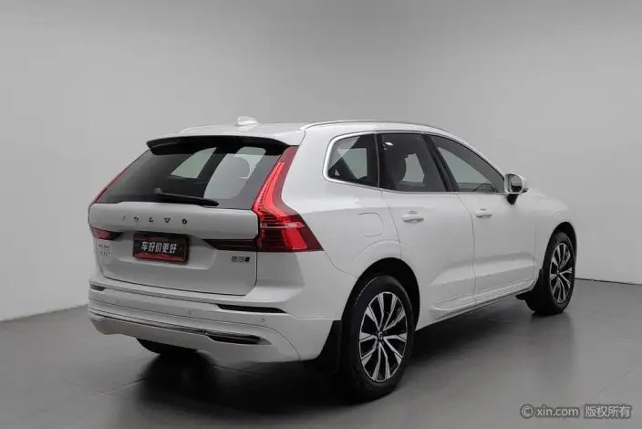 Volvo XC60 2023 Model B5 4WD Smart Range Deluxe Edition