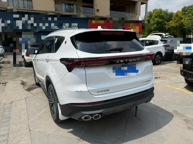 Jetour X70 PLUS 2022 1.5T CVT Mountain 7-Seater – фото 10