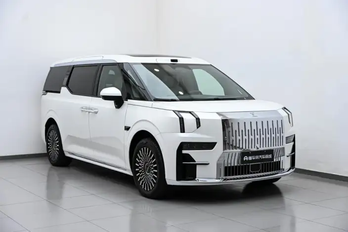 ZEEKR 009 2024 Model VI seat Executive Edition 4WD 108kWh – фото 3