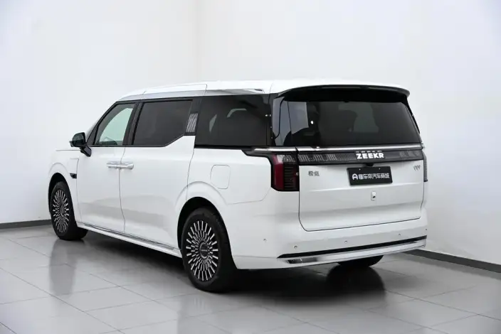 ZEEKR 009 2024 Model VI seat Executive Edition 4WD 108kWh – фото 5