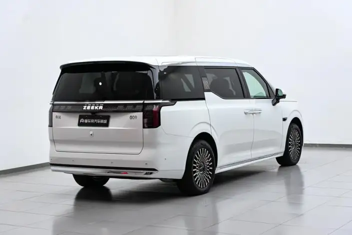 ZEEKR 009 2024 Model VI seat Executive Edition 4WD 108kWh – фото 7
