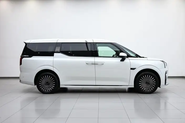 ZEEKR 009 2024 Model VI seat Executive Edition 4WD 108kWh – фото 8