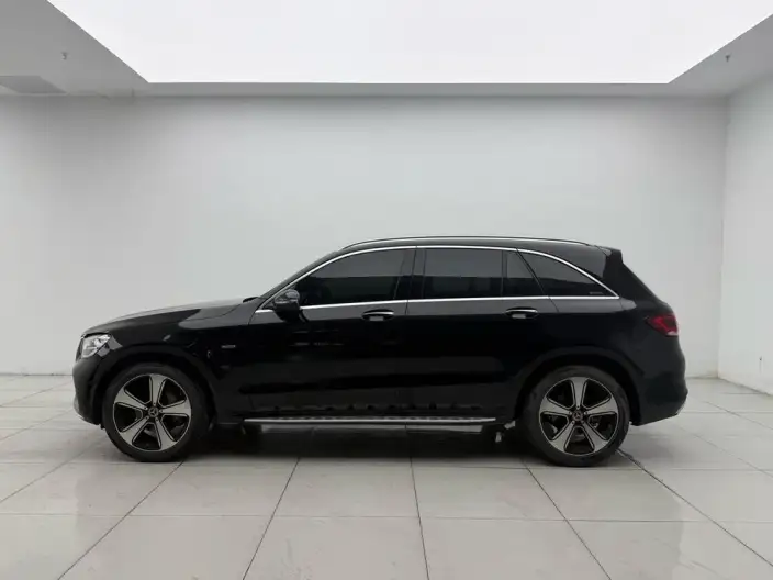 Mercedes-Benz GLC 2022 Model Facelift GLC 300 L 4MATIC Dynamic Model Collector Edition – фото 3