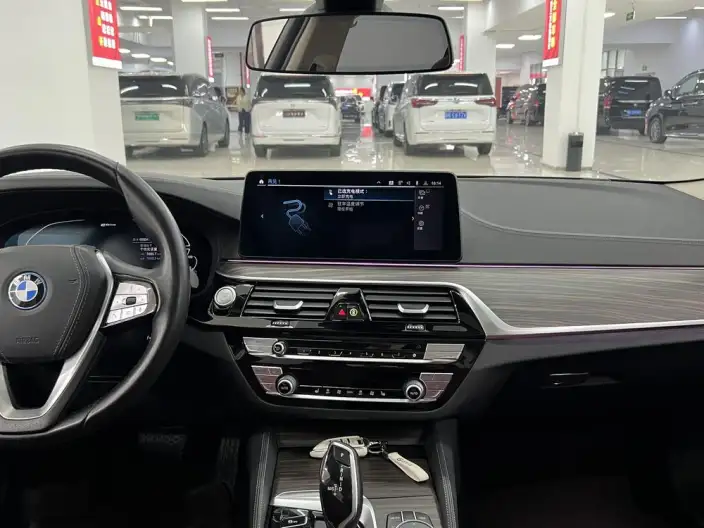 BMW 5 Series PHEV 2022 Model Facelift II 535Le M Sports Set – фото 8