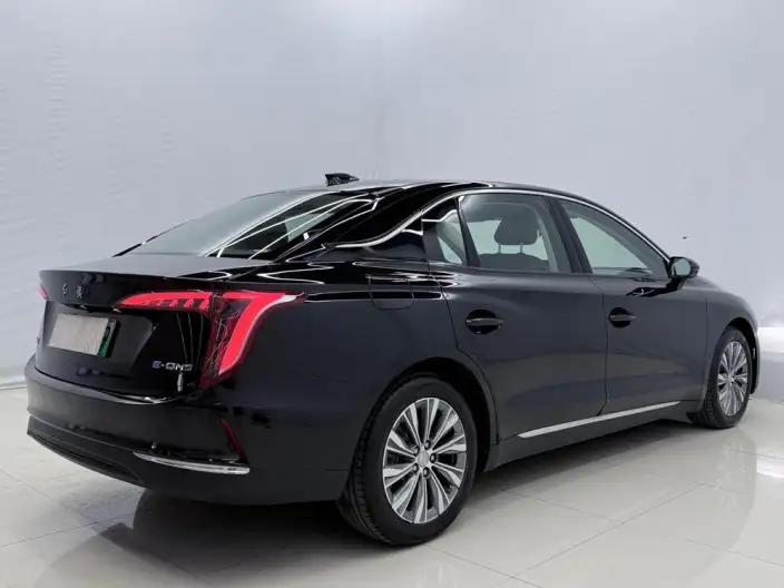 Hongqi E-QM5 2024 Model 500KM Travel Edition 100kW – фото 6