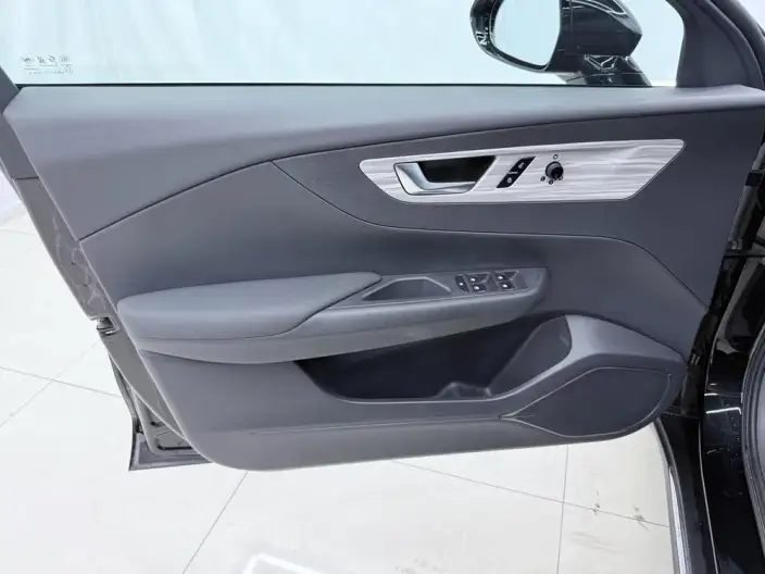 Hongqi E-QM5 2024 Model 500KM Travel Edition 100kW – фото 7