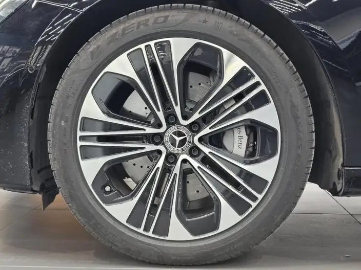 Mercedes-Benz E-Class PHEV 2024 Model E 350 e L sedan – фото 8