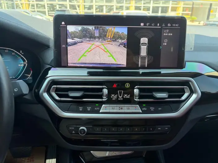 BMW iX3 2023 Model Leading Model – фото 9