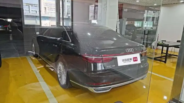 Audi A8 2022 Model A8L 50 TFSI quattro Comfort Model Collector Edition Edition – фото 2