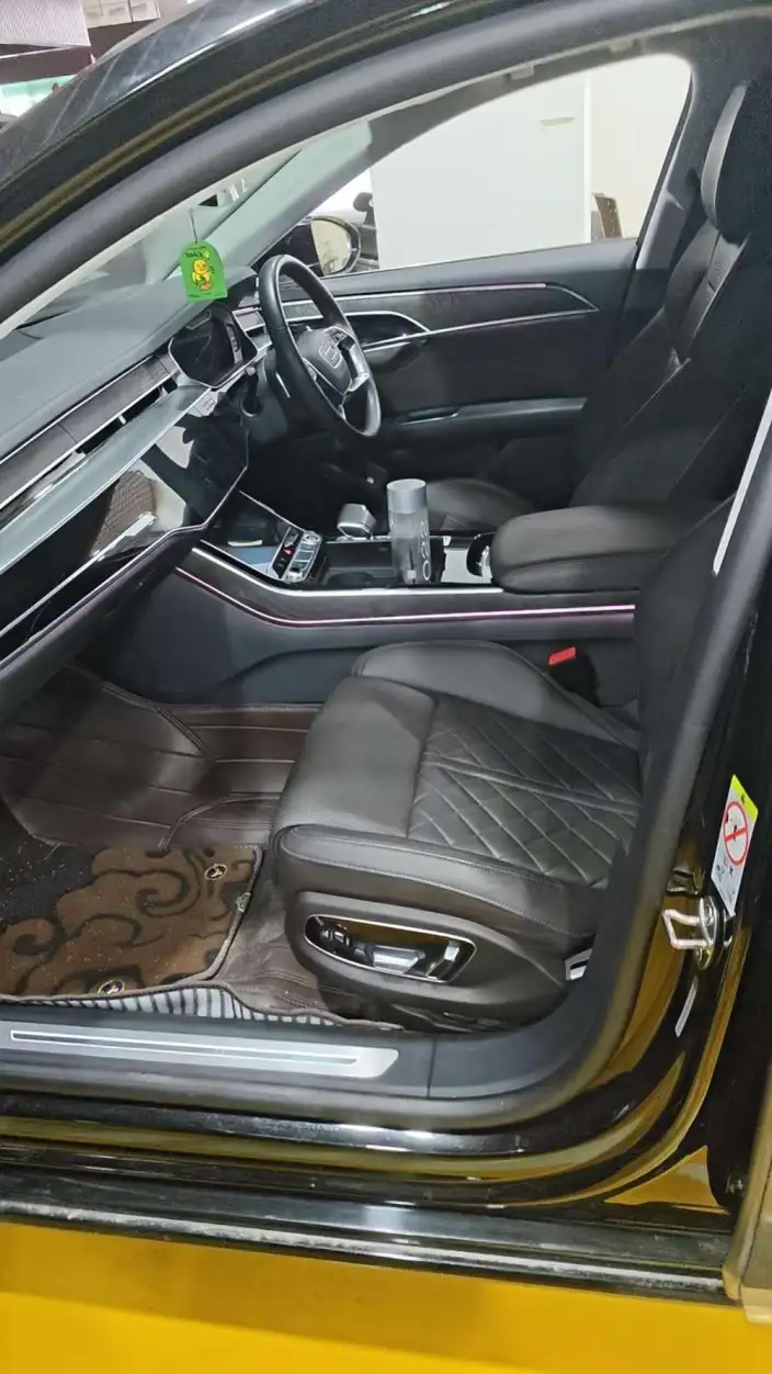 Audi A8 2022 Model A8L 50 TFSI quattro Comfort Model Collector Edition Edition – фото 8