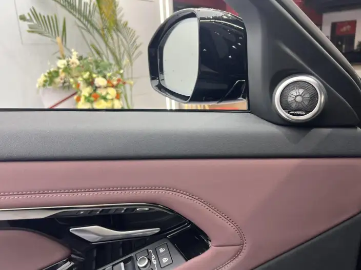 Range Rover Evoque 2026 Model Range Rover Evoque L 2.0T SE – фото 8