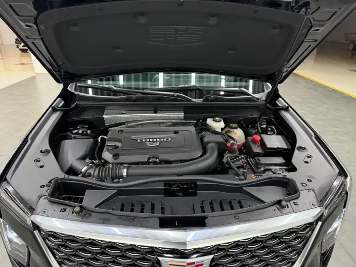 Cadillac XT4 2024 Model 28T 2WD Luxury Model – фото 6