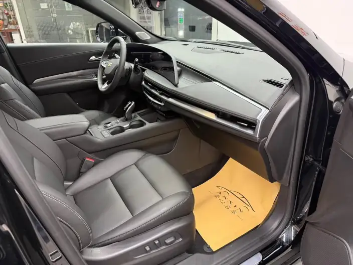 Cadillac XT4 2024 Model 28T 2WD Luxury Model – фото 7